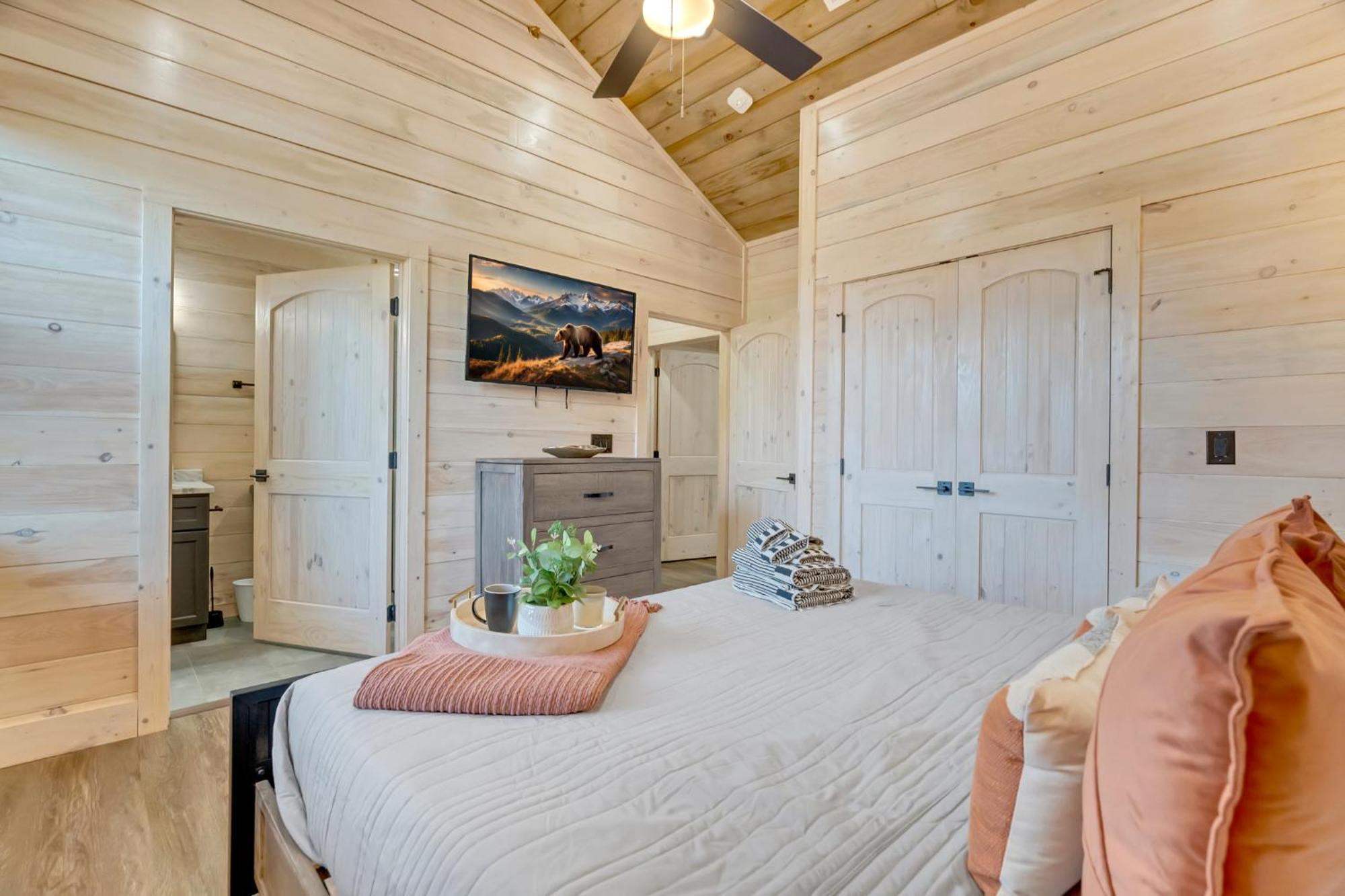 New Luxury Cabin With Indoor Pool, Hot Tub, & Theater Villa Pigeon Forge Exteriör bild